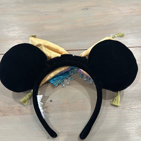 Magic Carpet Minnie Ears - Picture 5 of 7